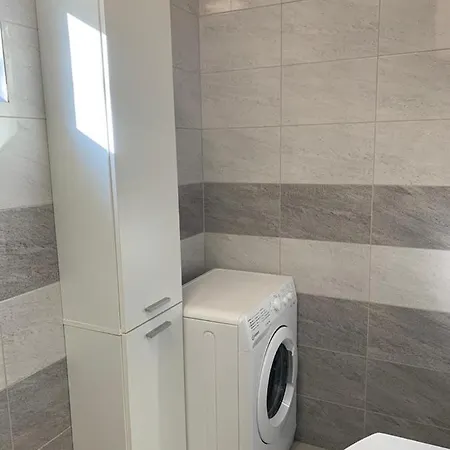 Dom Nad Jeziorem Wiejskim Apartman