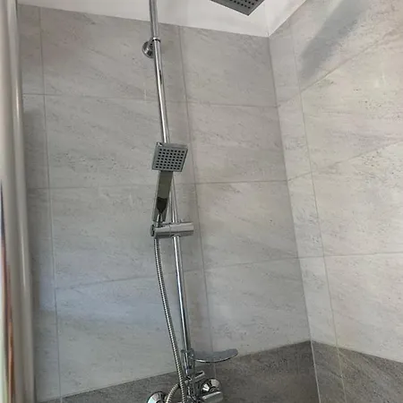 Dom Nad Jeziorem Wiejskim Apartman